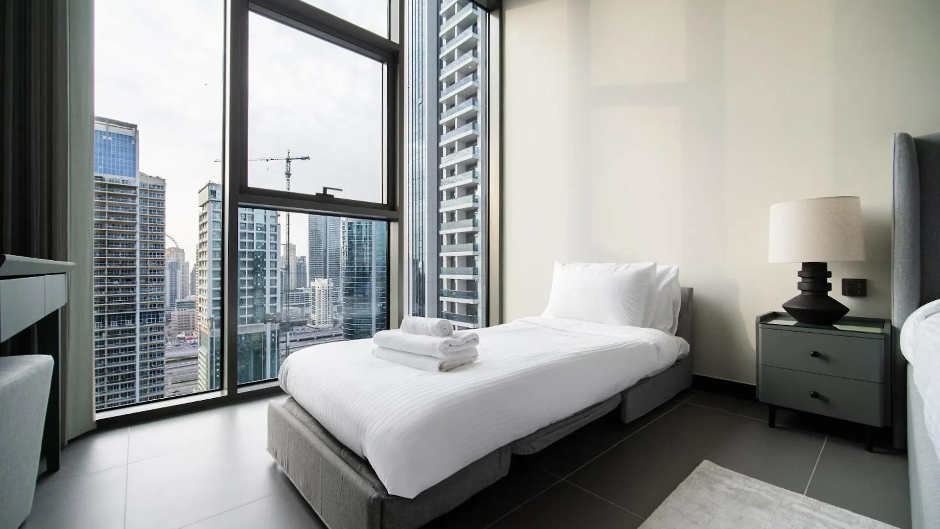 Apartment Lake View 1Br In Jlt - Walk To Metro & Free Baby Gear Dubai