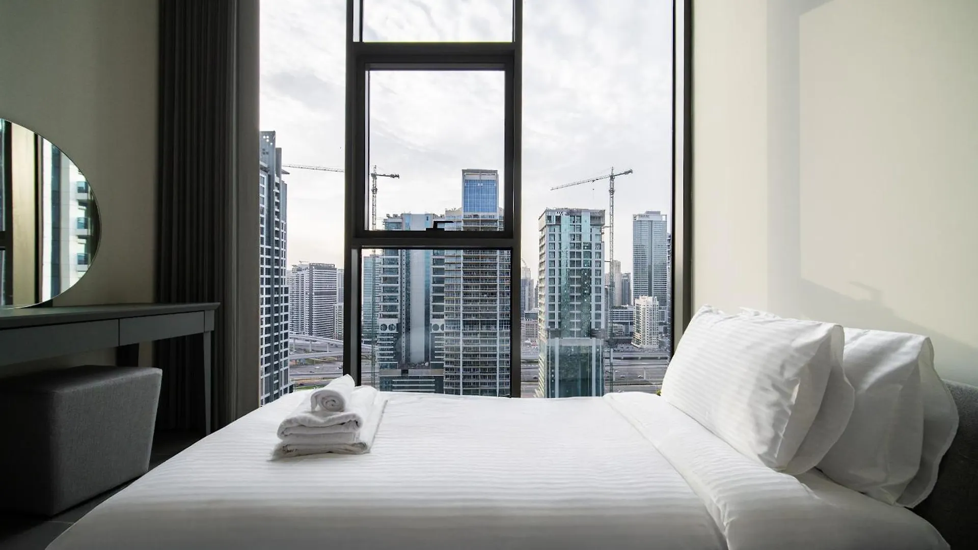 Apartment Lake View 1Br In Jlt - Walk To Metro & Free Baby Gear Dubai
