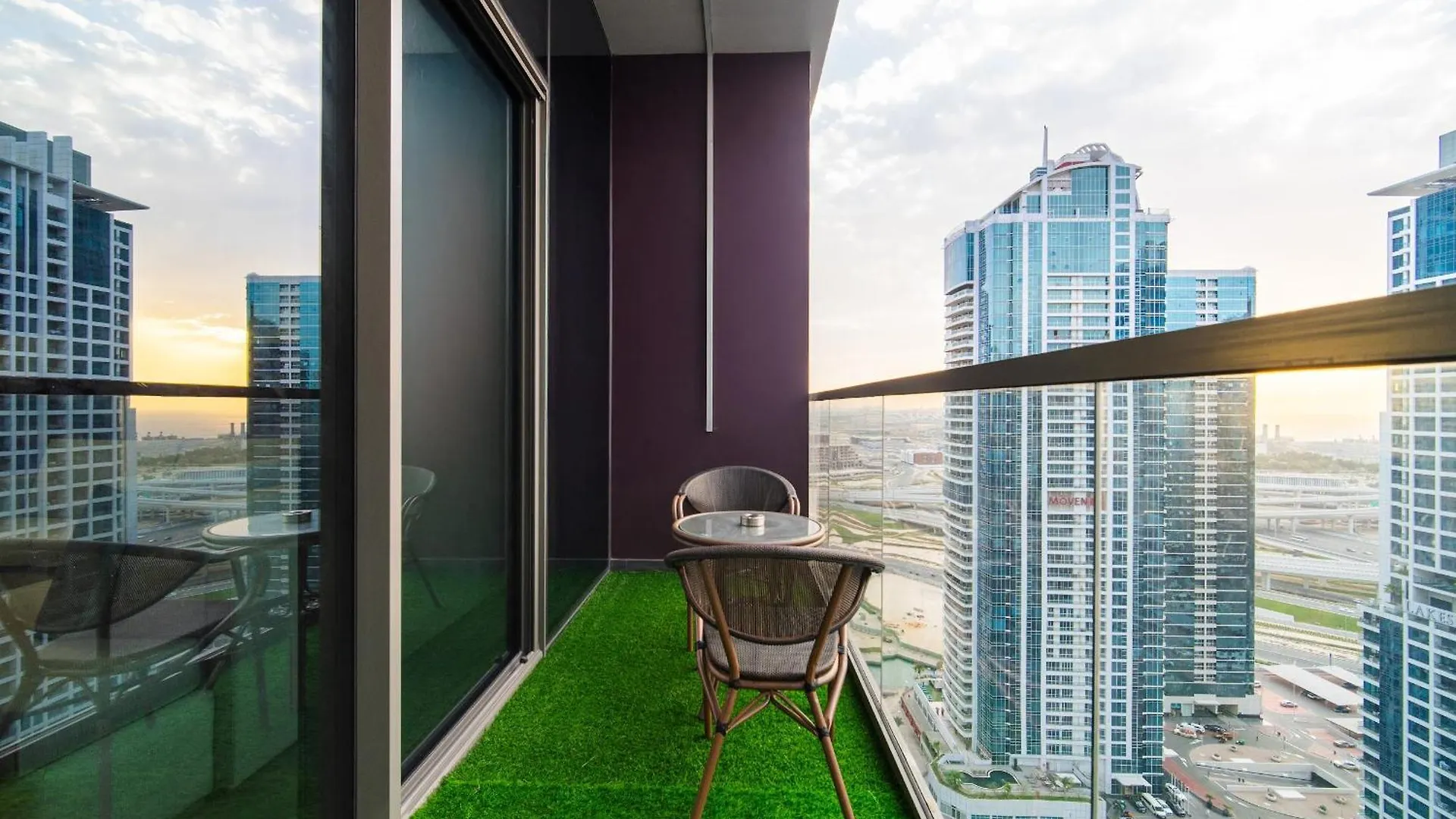 Apartment Lake View 1Br In Jlt - Walk To Metro & Free Baby Gear Dubai