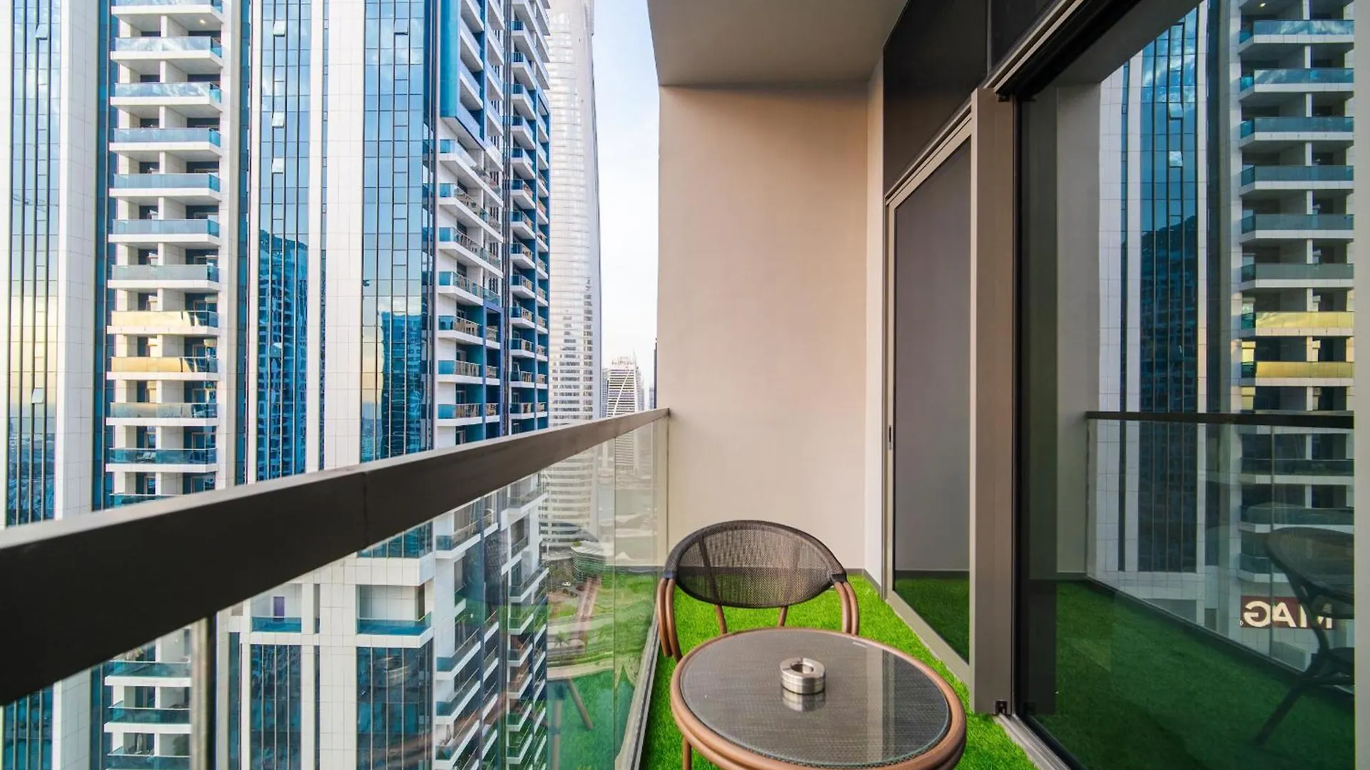 Lake View 1Br In Jlt - Walk To Metro & Free Baby Gear Dubai Apartment